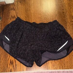 Black Spotted Lululemon Hotty Hot Short 2.5 inch, low rise